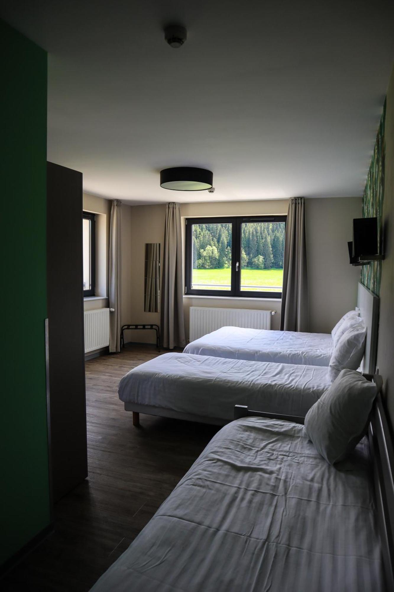 Auberge Du Chateau De Joux La Cluse-et-Mijoux Buitenkant foto