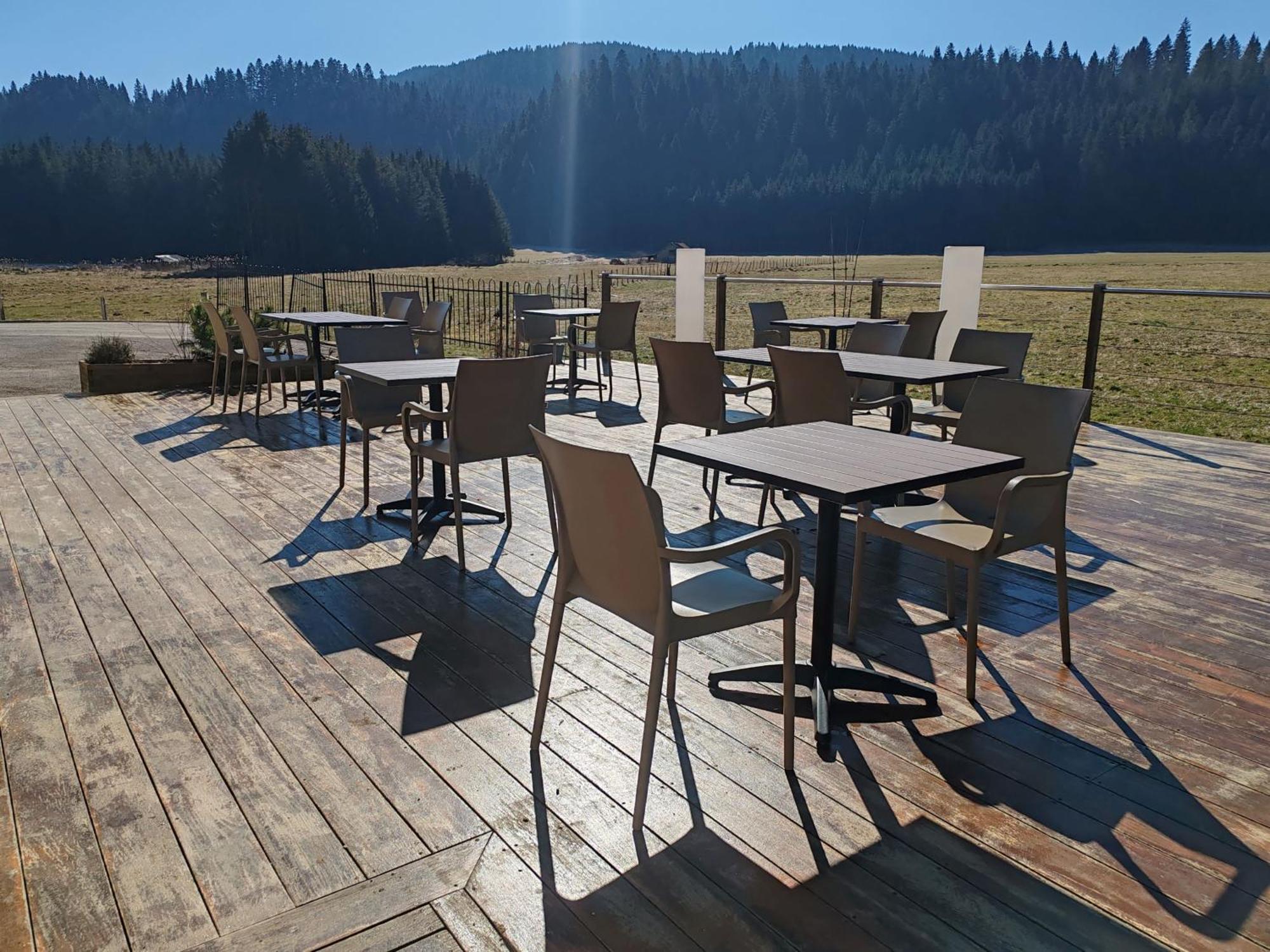Auberge Du Chateau De Joux La Cluse-et-Mijoux Buitenkant foto