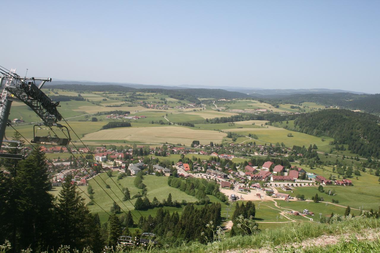 Auberge Du Chateau De Joux La Cluse-et-Mijoux Buitenkant foto